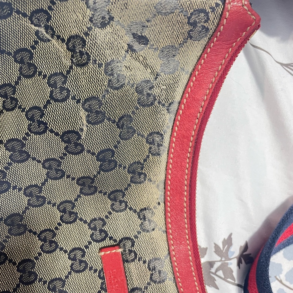 Gucci crossbody bag. 100% Authentic!!!